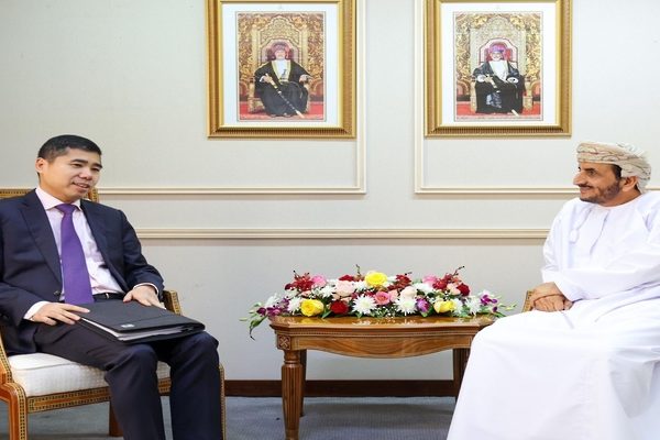 Shaikh-Khalifa-meeting-with-Chinese-Diplomat