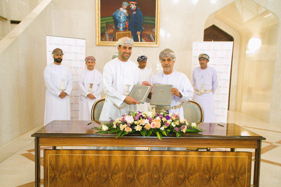 Signing-partnershi-agreement between-Foreign-Ministry-and-Oman-Post