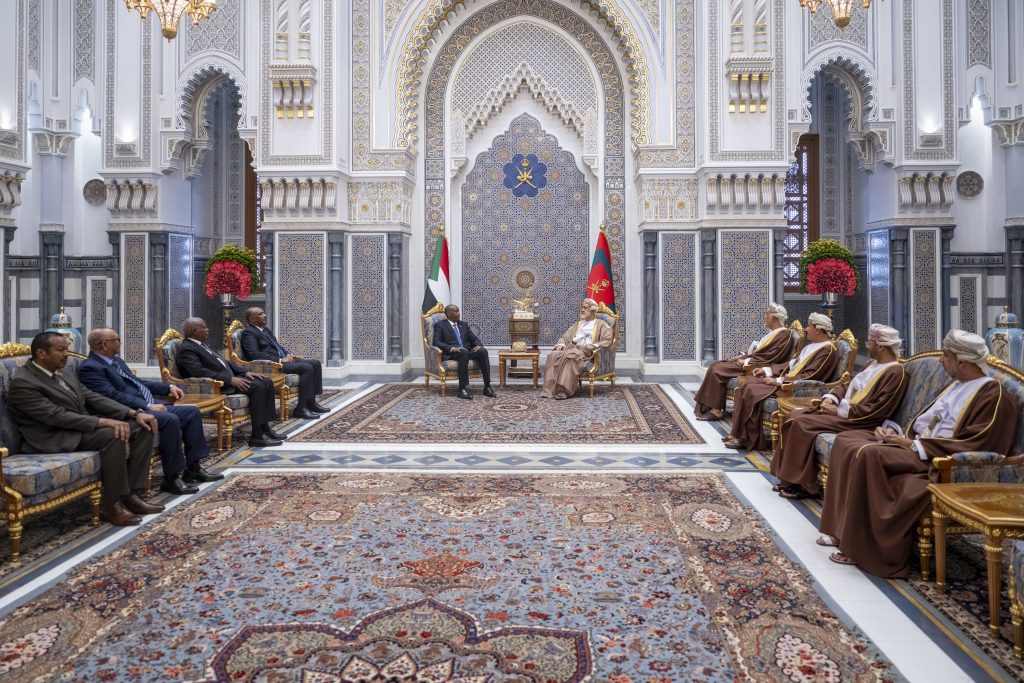 جلالة السلطان المعظم يستقبل رئيس مجلس السيادة بجمهورية السودان