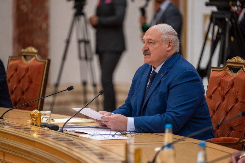 جلالةُ السُّلطان المعظّم والرئيسُ البيلاروسي يعقدان جلسةَ مباحثاتٍ رسميّةً