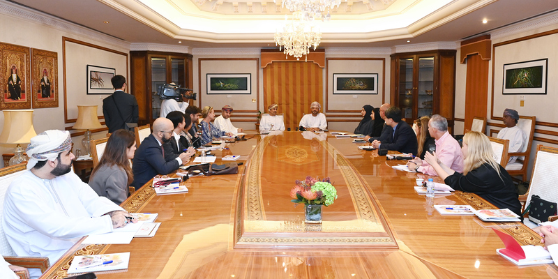 معالي السيد وزيرُ الخارجيّة يستقبل وفد جمعية الصّحفيين الأجانب بالمملكة المتحدة