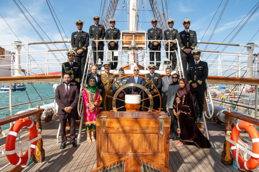 UK: Shabab Oman II receives senior officials at Portsmouth Port