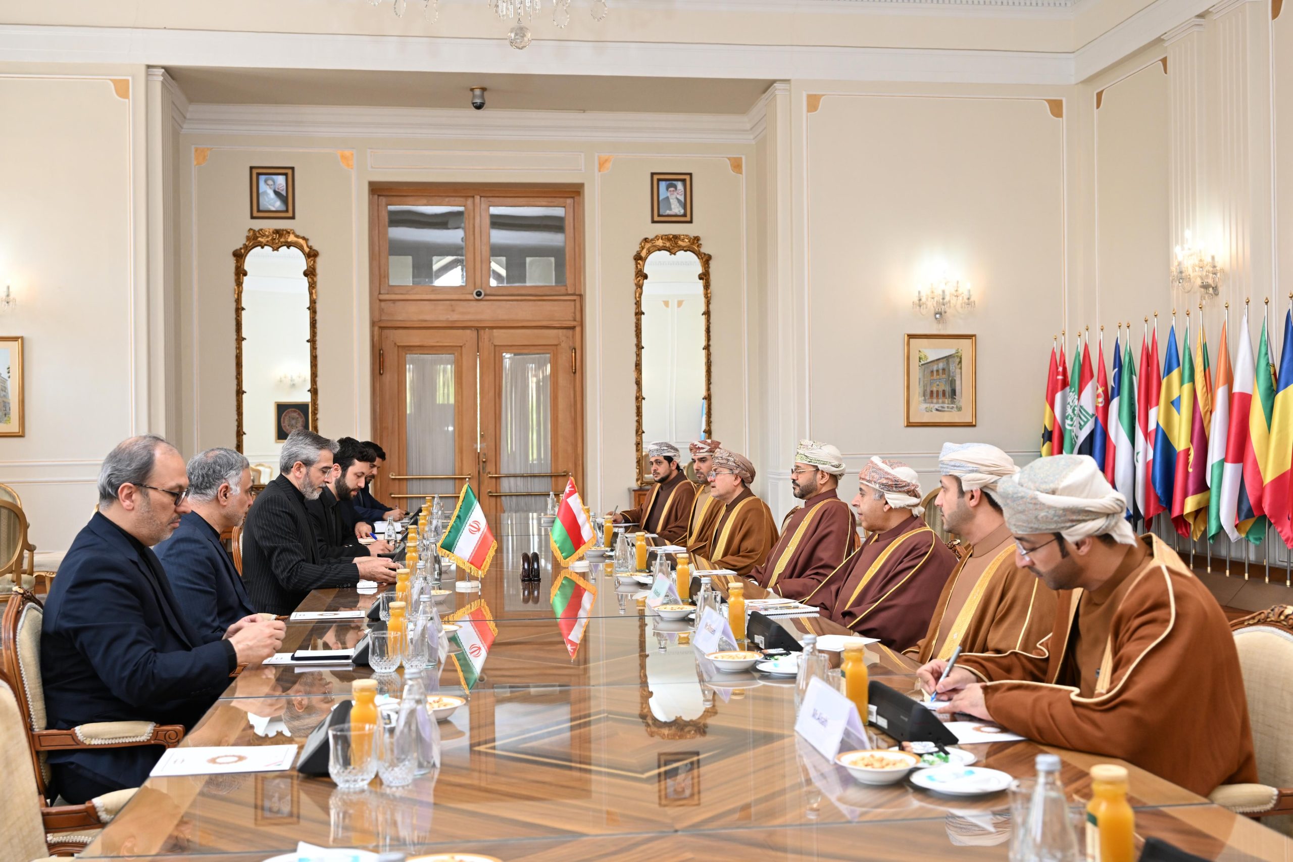 The head of the executive authority in charge of the Islamic Republic of Iran meets the Minister of Foreign Affairs