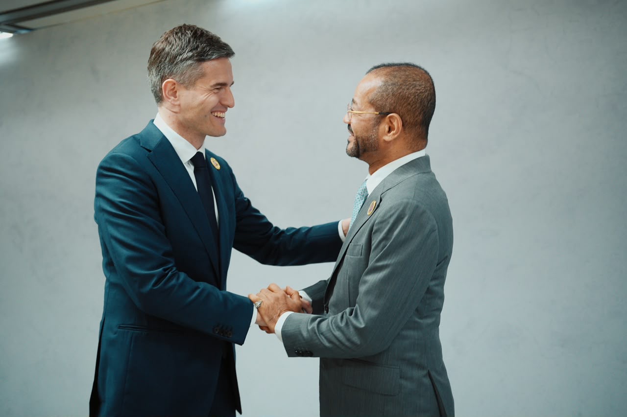 Minister of Foreign Affairs meets with his Dutch counterpart in the Philippines