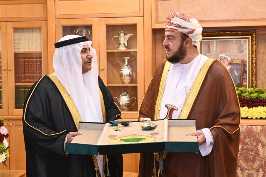 Arab Obstetrics Awards His Majesty the Sultan the Commander Medal in appreciation of His Majesty’s efforts in serving the causes of the Arab nation.