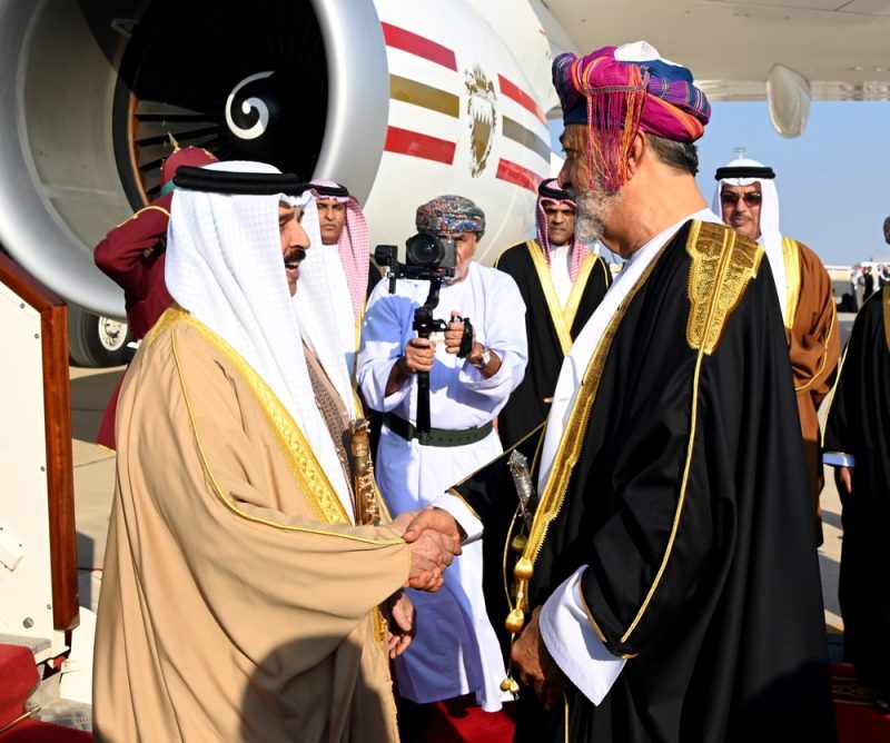 King of Bahrain arrives as honoured guest in Oman