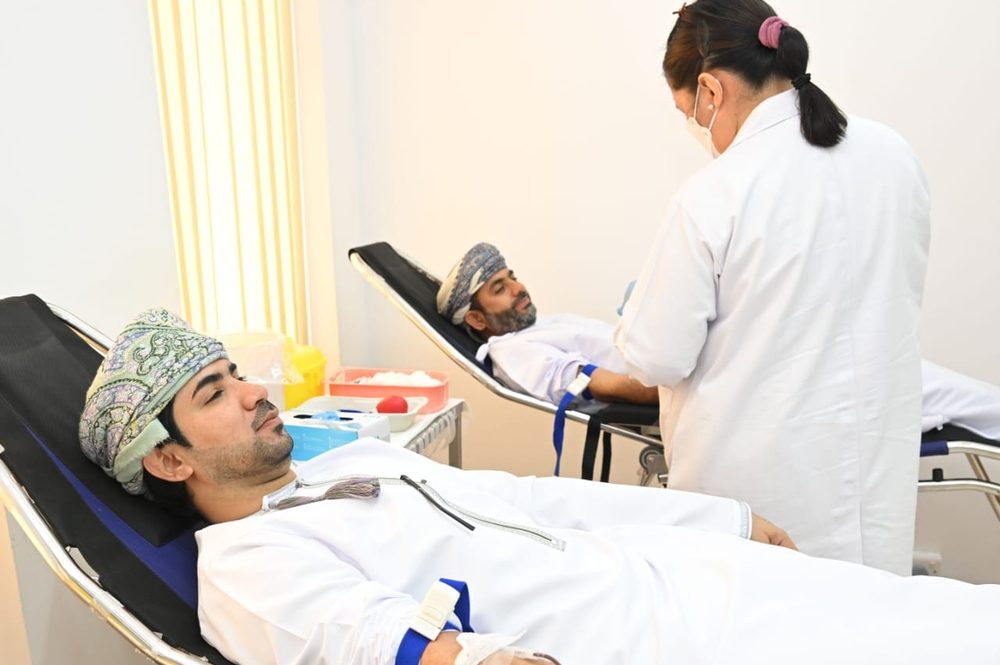 Omani-diplomats-donate-blood