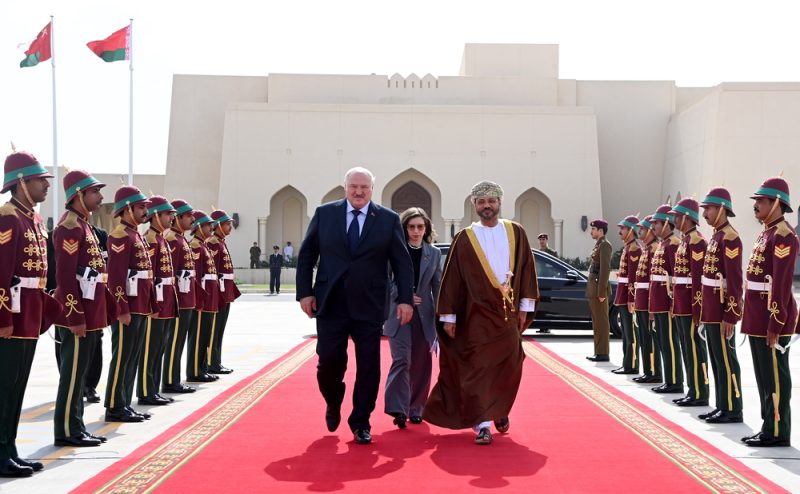 الرئيسُ البيلاروسي يُغادر سلطنة عُمان