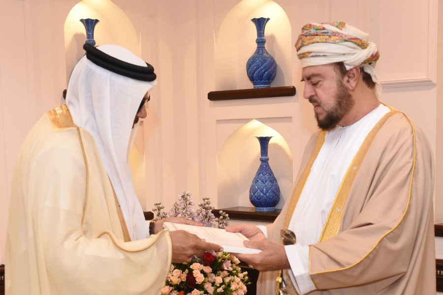 His_Majesty_the_Sultan_receives_written_message_from_King_of_Bahrain