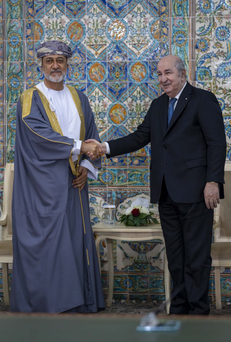 His Majesty and the Algerian President hold a bilateral meeting and official talks