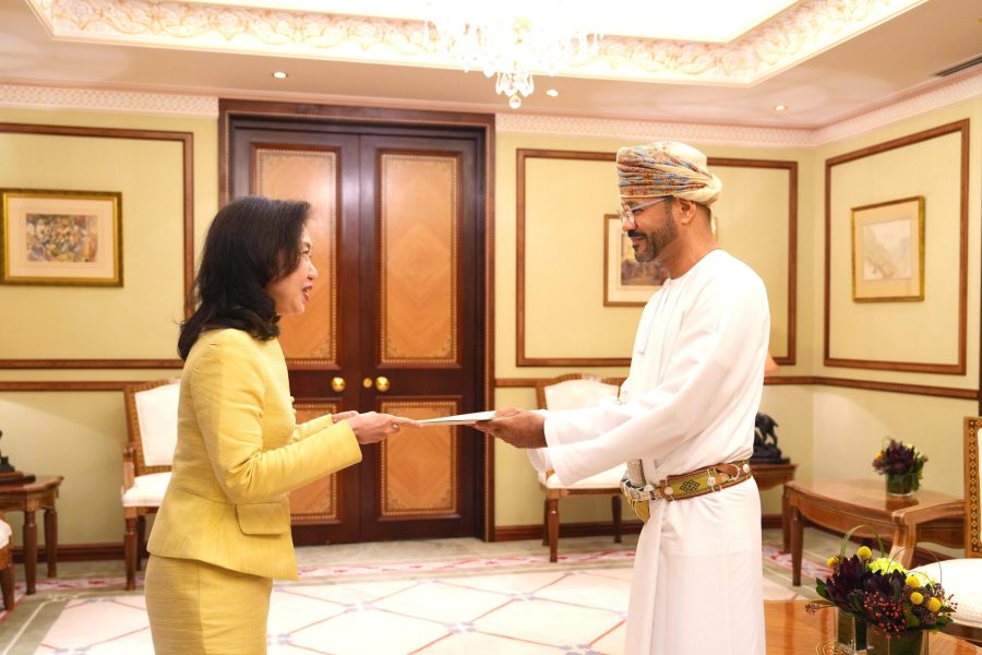 وزير الخارجية يتسلّم نسخة من أوراق اعتماد سفيرة مملكة تايلاند