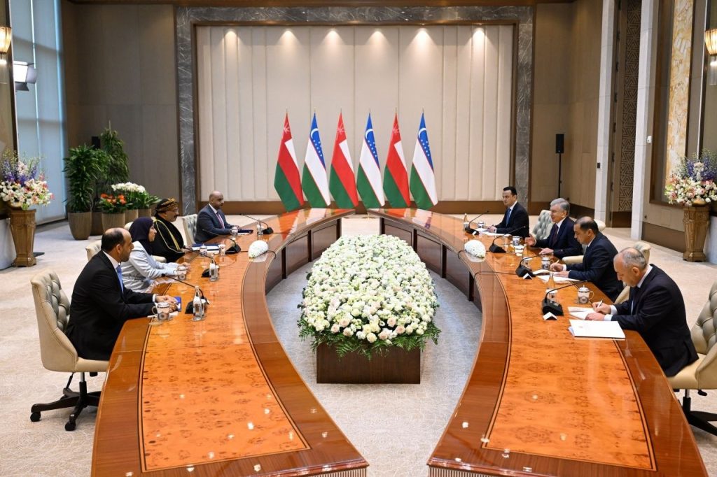 Uzbekistan: Uzbek President receives Minister of Economy