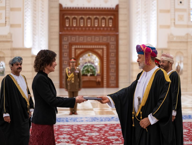  سعادة السفيرة / مارتشا بيترز سفيرة فوق العادة مفوضة من قِبل جلالة الملك ويليام ألكسندر ملك مملكة هولندا، معتمدة لدى سلطنة عُمان.