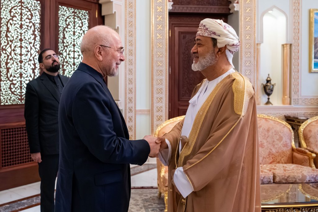 جلالة السُّلطان يستقبل رئيس مجلس الشورى الإيراني