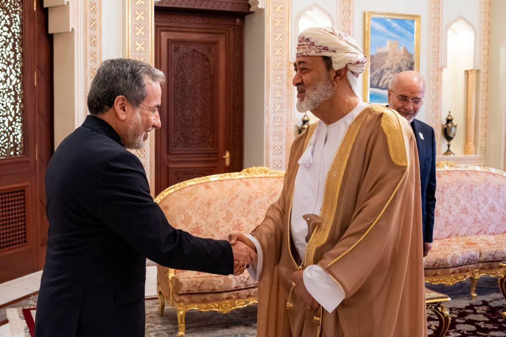 جلالة السُّلطان يستقبل رئيس مجلس الشورى الإيراني