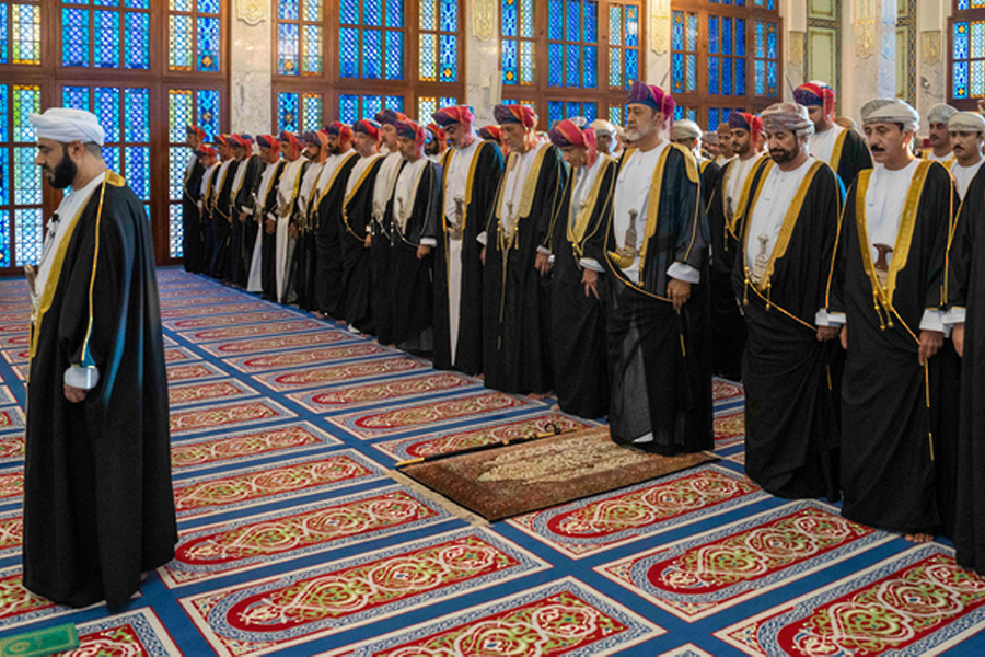 His-Majesty-performs-Eid-Al-Fitr-prayers