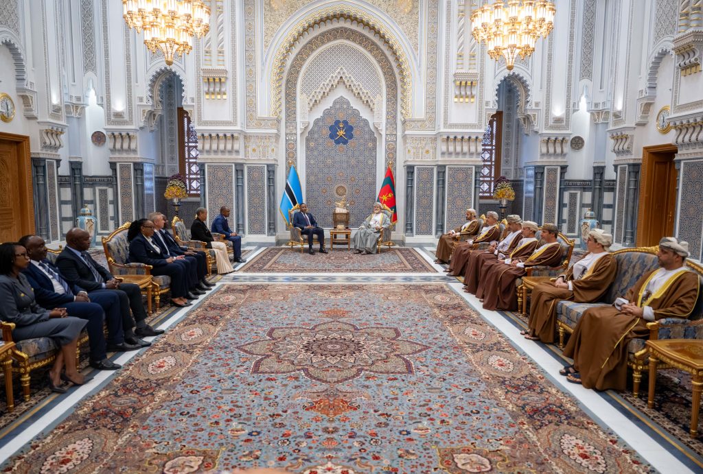 جلالةُ السُّلطان المُعظّم يستقبل رئيس جمهورية بوتسوانا.