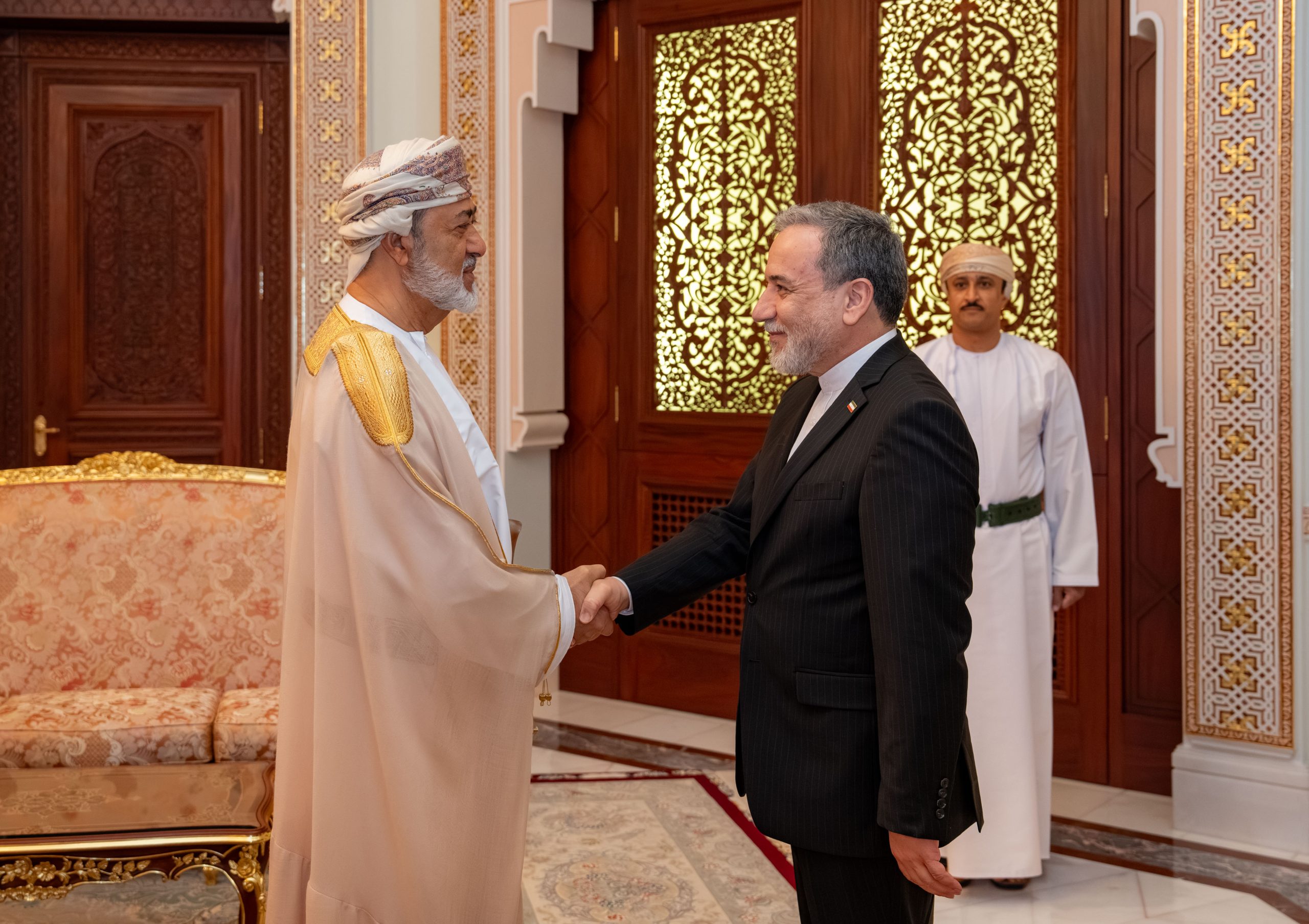 His Majesty receives Iranian Foreign Minister