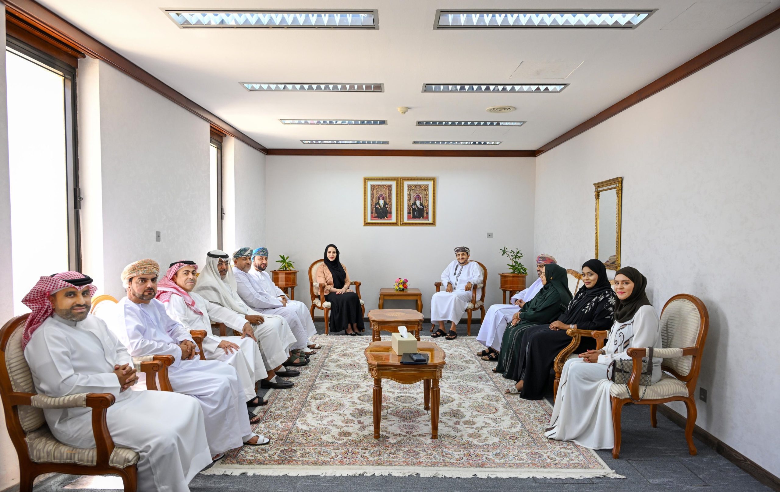 سعادة الشيخ وكيل وزارة الخارجية للشؤون السياسية يستقبل رئيسة جمعية الصداقة العُمانية البحرينية