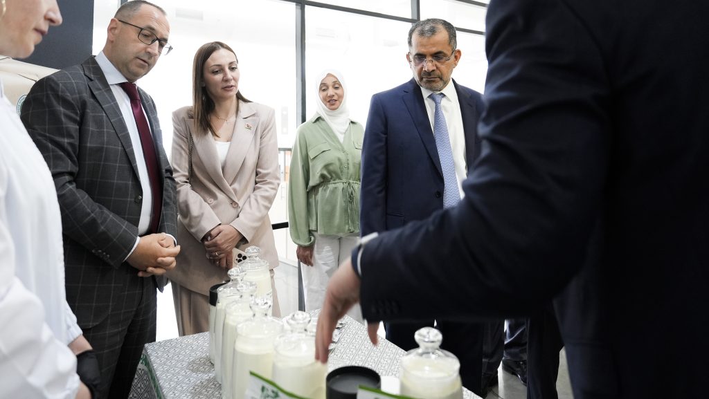 Belarus: Agriculture Minister visits cheese factory in the Minsk