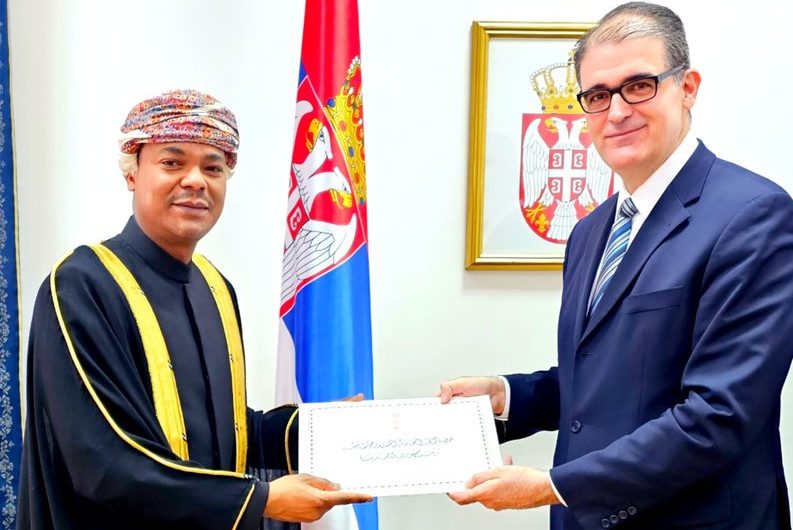 Ambassador Hamood Altowaiya presents a copy of his credentials
