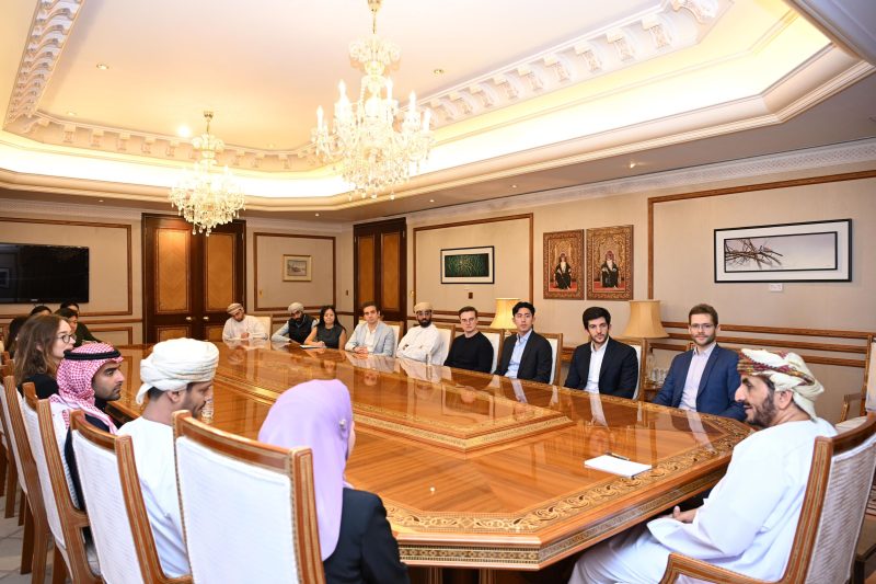 Political Undersecretary meets with US students