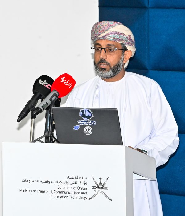 سلطنة عُمان توقع اتفاقية تصميم وتصنيع وإطلاق أول قمر اصطناعي عُماني