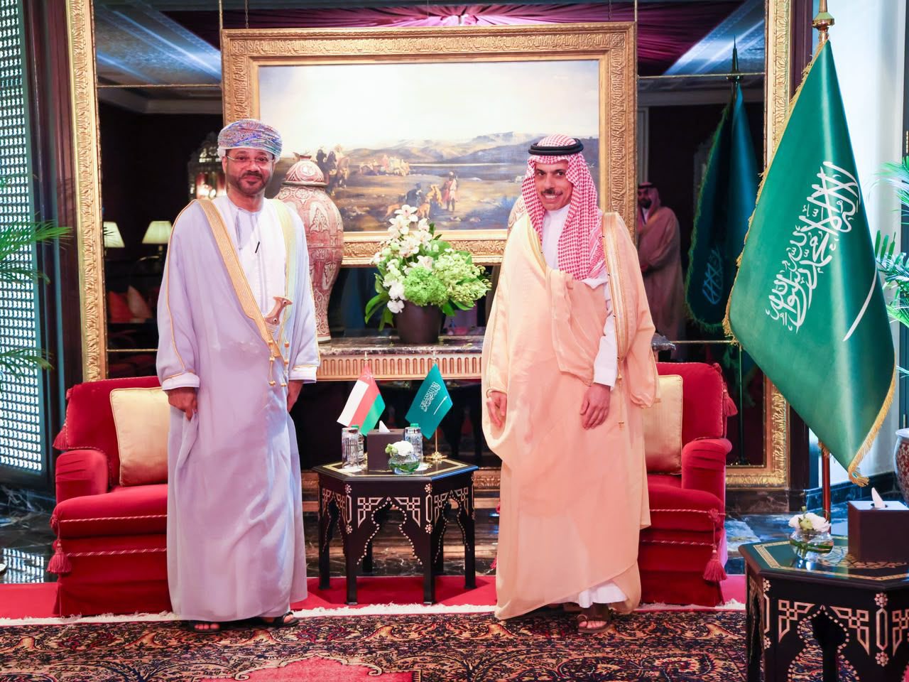 Minister meets Saudi counterpart in Manama