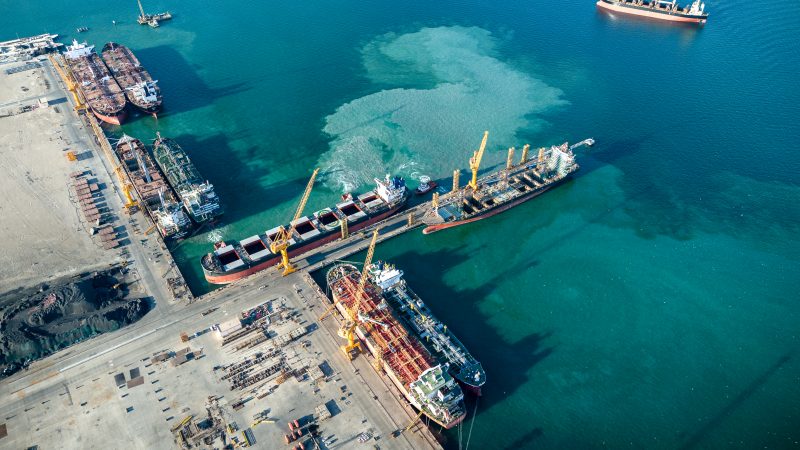 سلطنة عُمان ولبنان.. تعاون مشترك في شتى المجالات