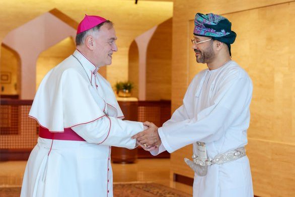 Oman's Foreign Minister receives Vatican Ambassador accredited to Oman